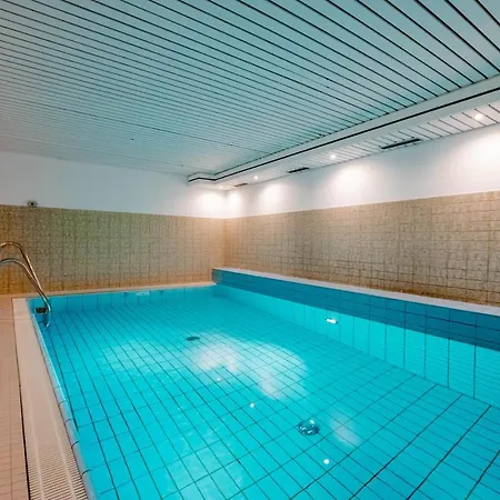 Hues Wuef Im Haus Ornum *